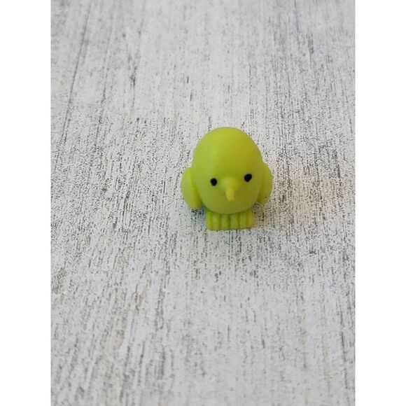 Miniature rubber green bird parrot pet accessory doll toy figure - Picture 1 of 5
